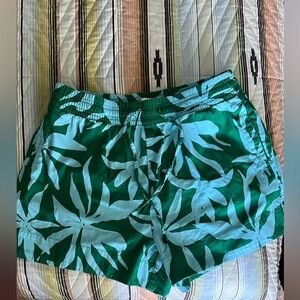 Summer vacay shorts, ladies.